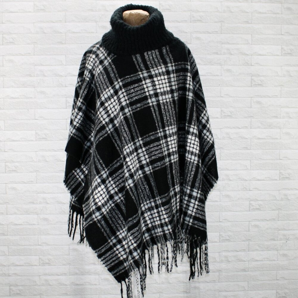 JESSICA SIMPSON Poncho Turtleneck Woven Knit Fringe Plaid Stripe Black White